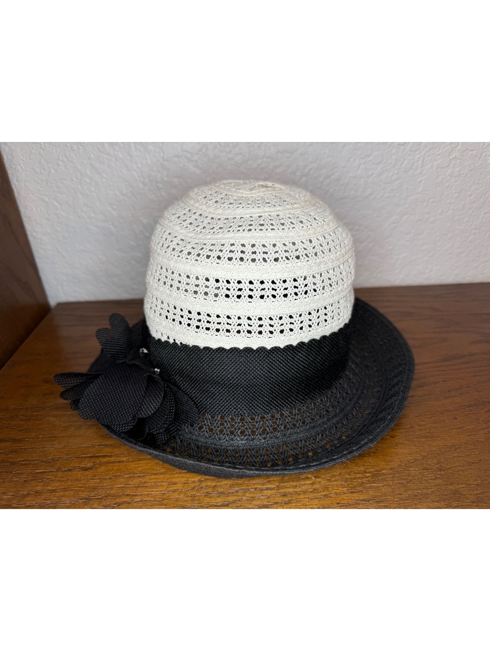 Black & White Lace Woven Hat – Floral Accent, Elegant Vintage‑Inspired Style